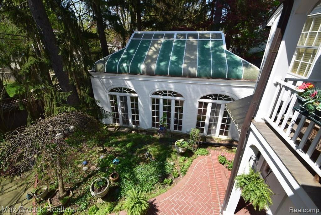 2195 West Maple Road Birmingham, MI 48009 - Photo 39 of 42 Aerial view of solarium and backyard