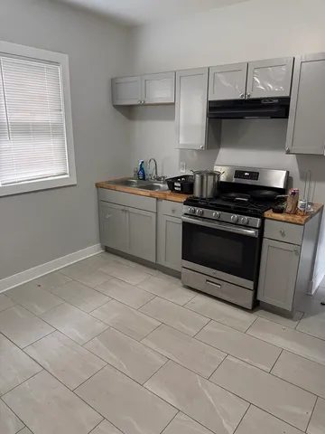 $164,999 | 310 West 105th Street, Chicago, IL 60628