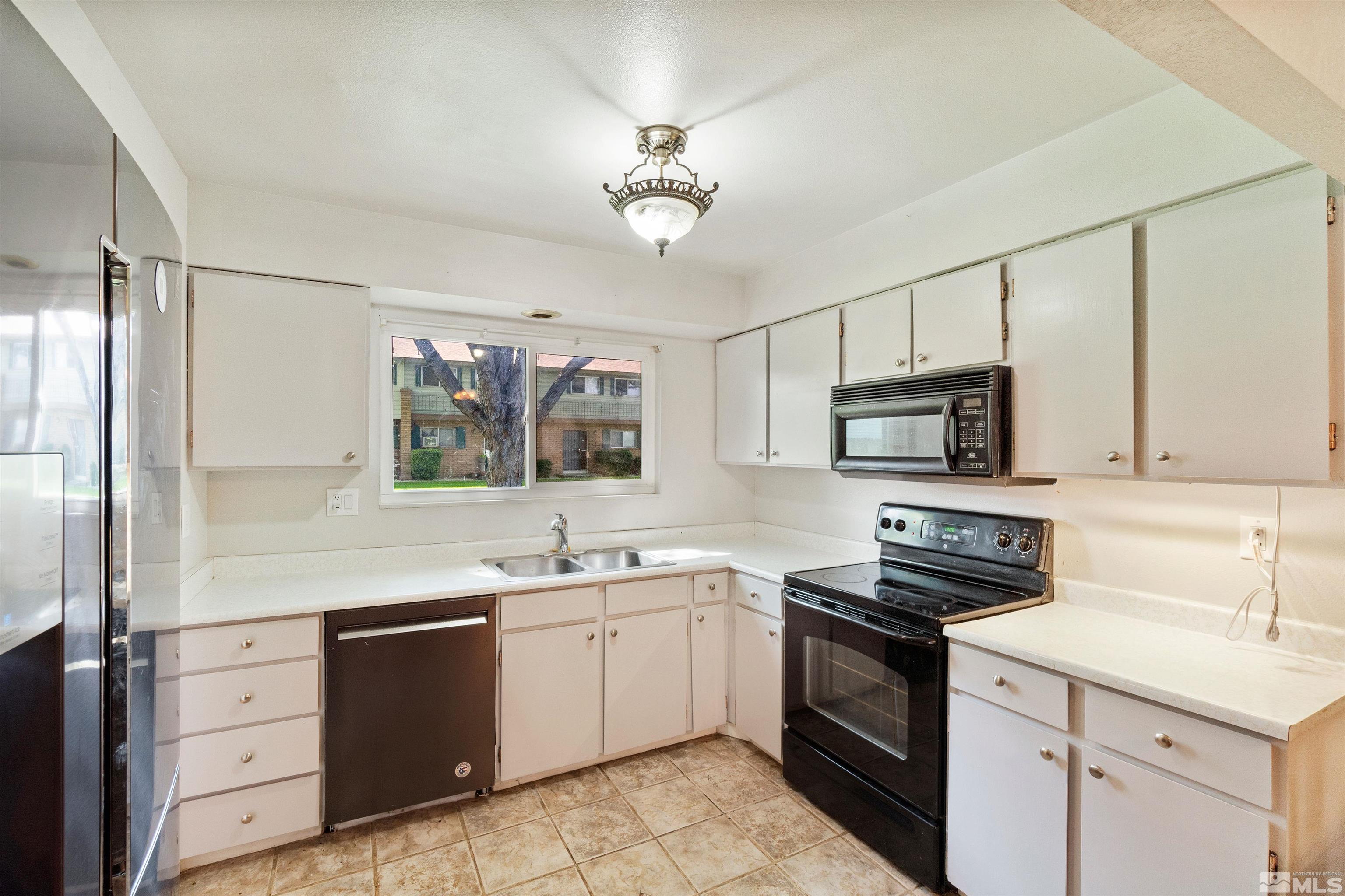 307 Smithridge Park Reno, NV 89502 - Photo 5 of 23 Photo 5