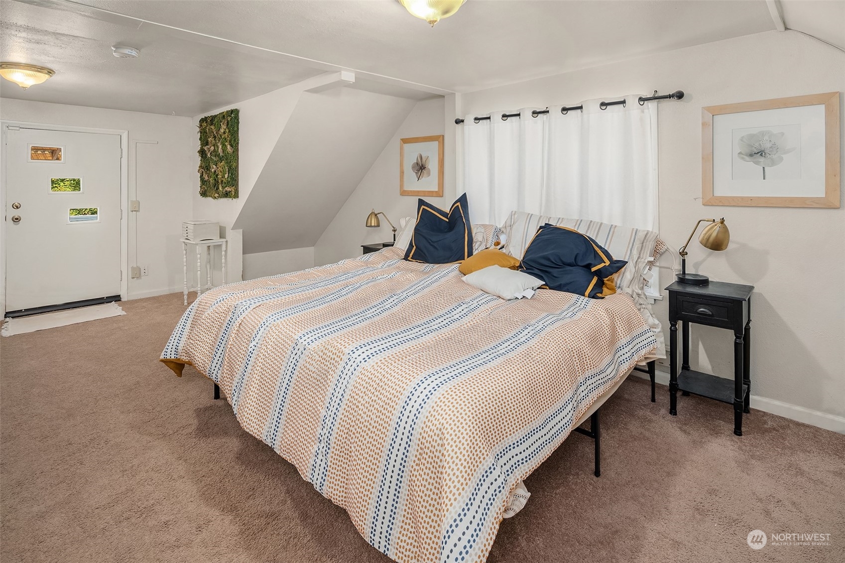 330 Highway 3 Shelton, WA 98584 - Photo 19 of 39 a bed room with a bed and a chair