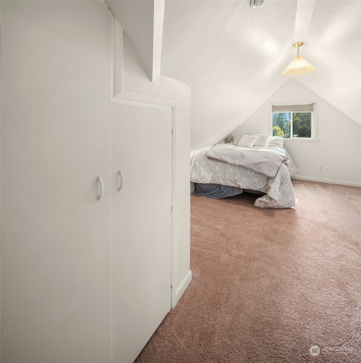330 Highway 3 Shelton, WA 98584 - Photo 20 of 39 a bedroom with a bed and a window