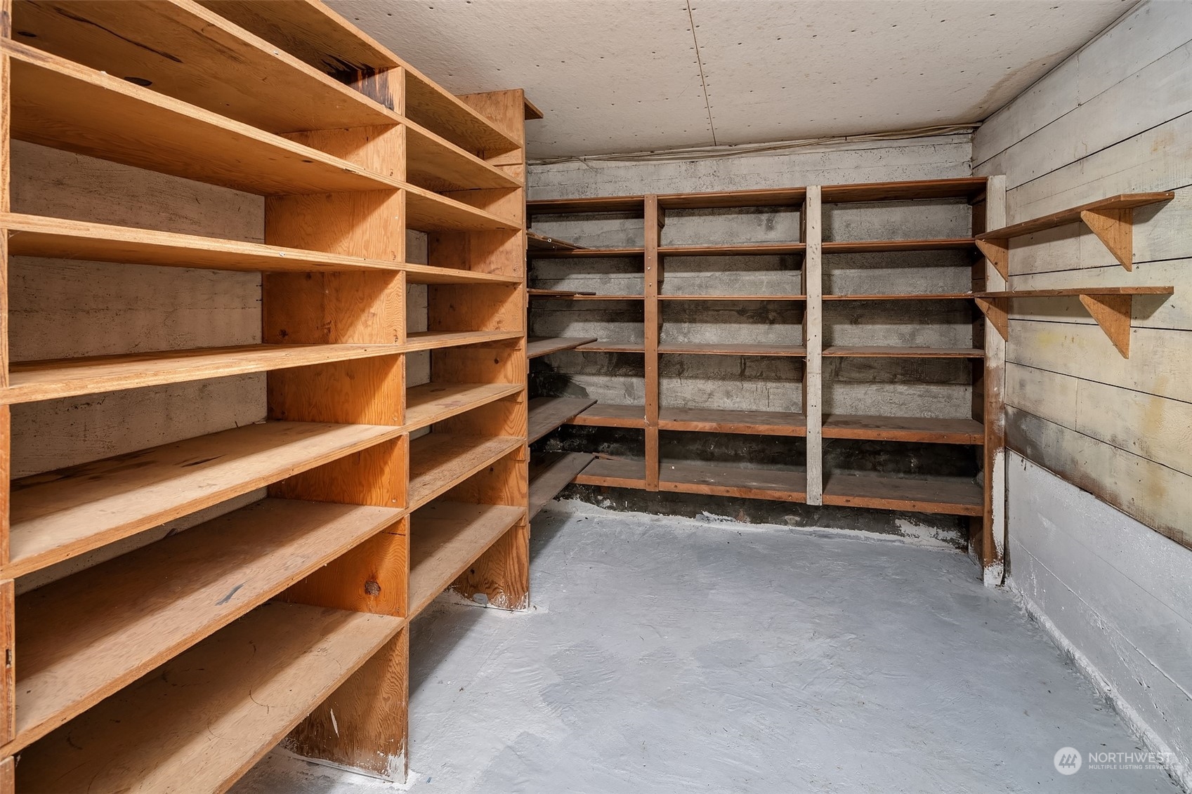 330 Highway 3 Shelton, WA 98584 - Photo 26 of 39 a view of an empty room with empty shelves