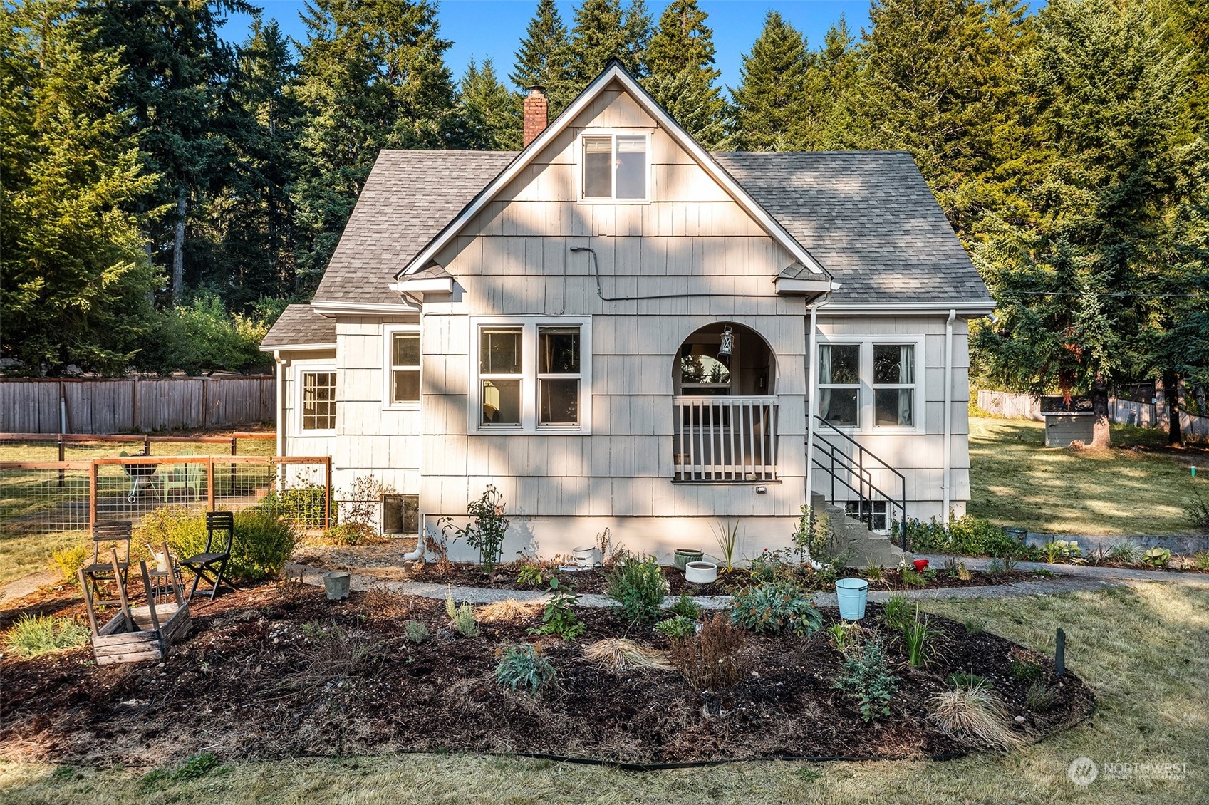 330 Highway 3 Shelton, WA 98584 - Photo 33 of 39 a front view of a house with a yard