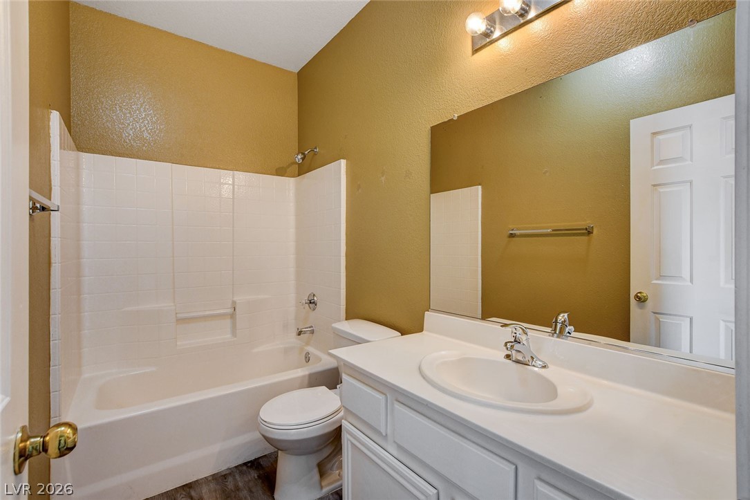 286 Manzanita Ranch Lane Henderson, NV 89012 - Photo 14 of 50 Hallway Full Bath