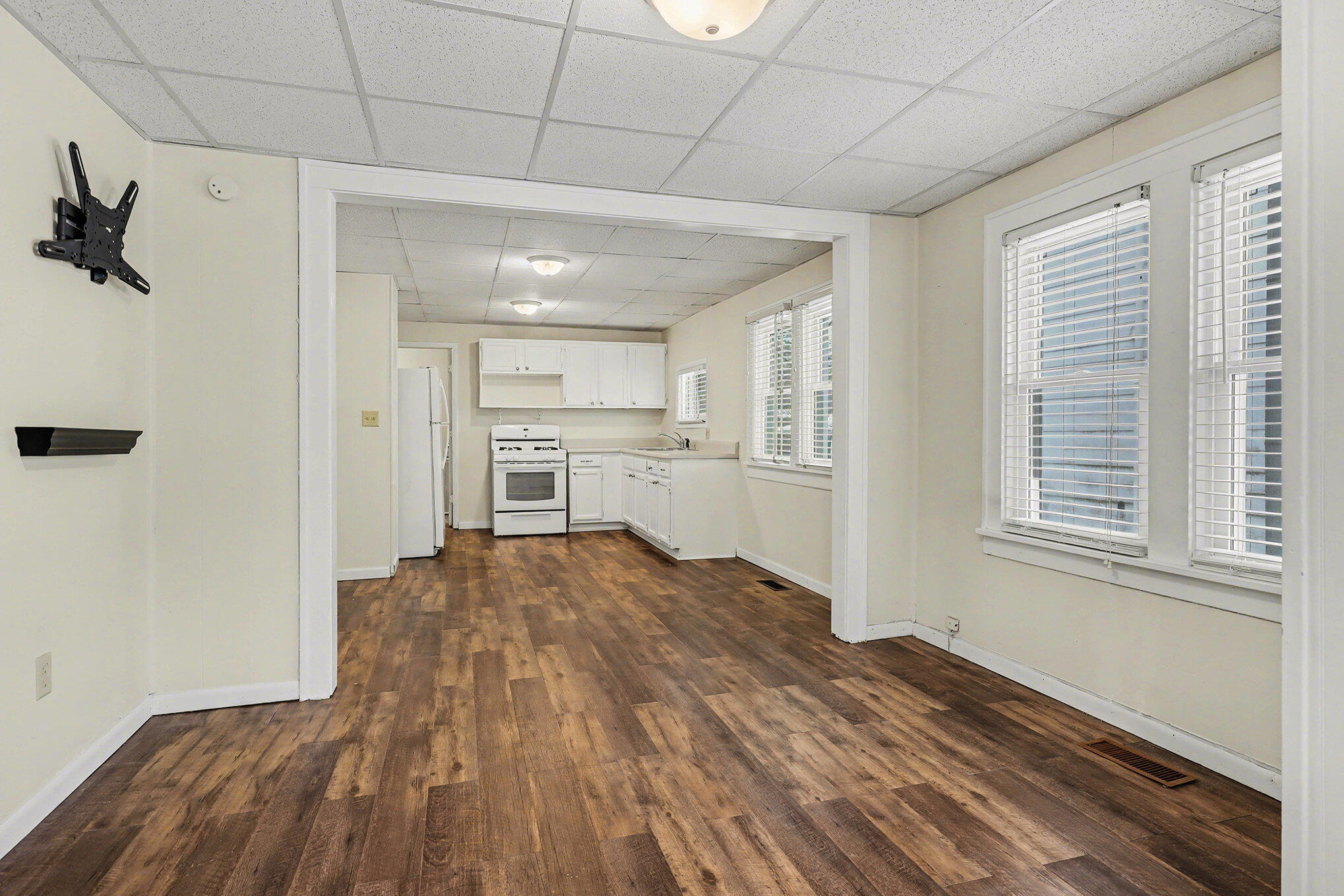 515 Harrison Street Ionia, MI 48846 - Photo 6 of 19 005_file_90