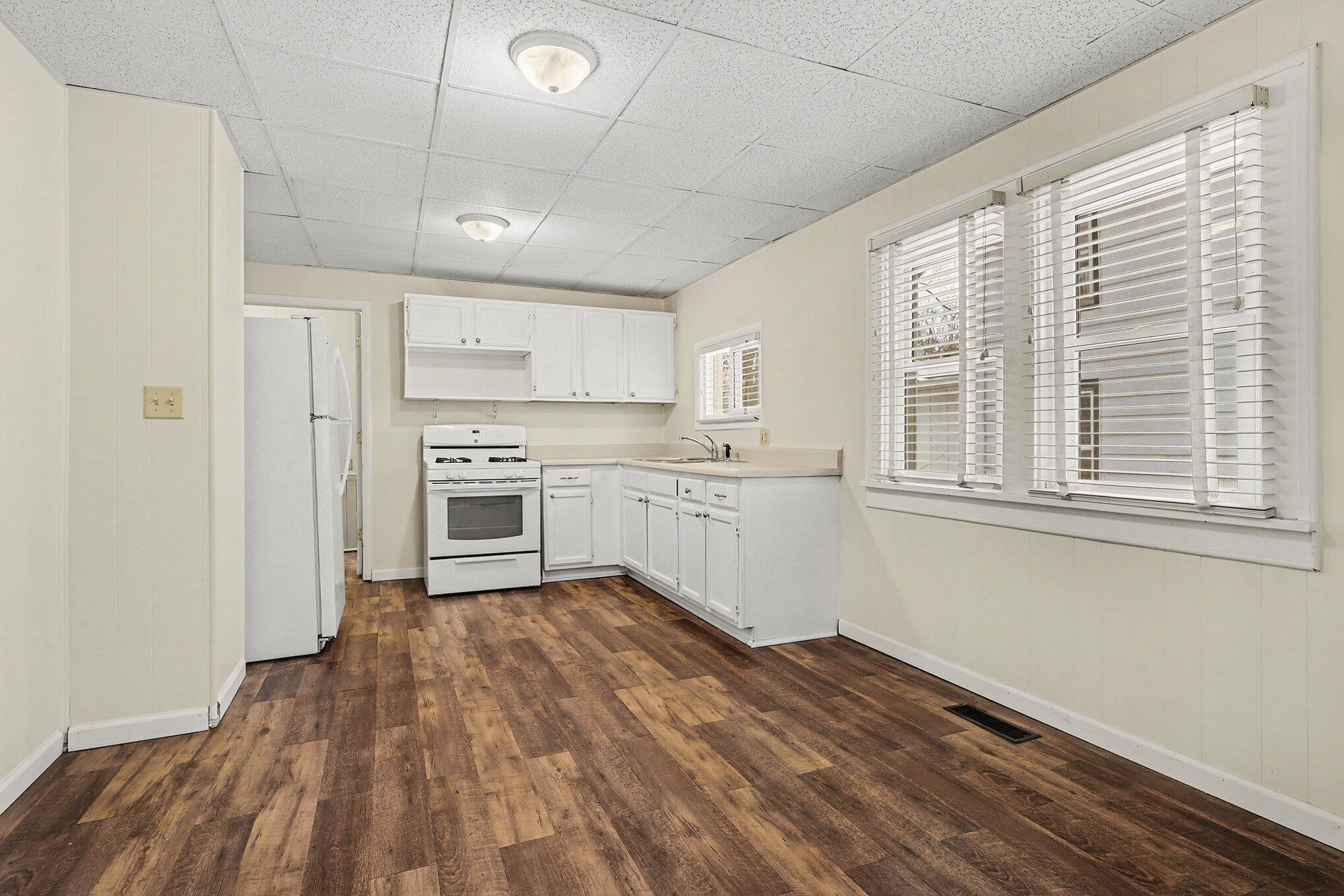 515 Harrison Street Ionia, MI 48846 - Photo 8 of 19 006_file_990