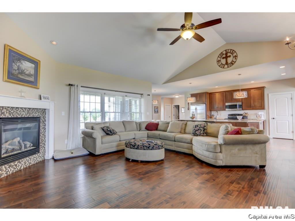985 Fraase Road New Berlin, IL 62670 - Photo 2 of 30 Gallery Image 2