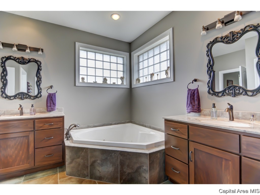 985 Fraase Road New Berlin, IL 62670 - Photo 16 of 30 Gallery Image 16