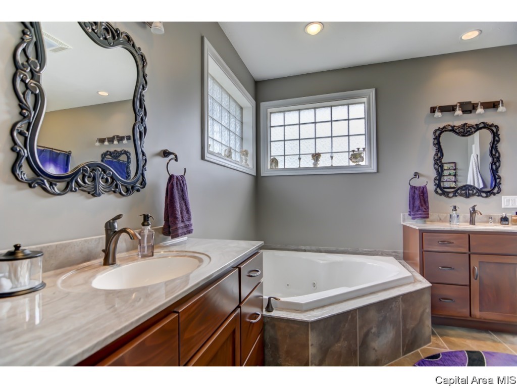 985 Fraase Road New Berlin, IL 62670 - Photo 17 of 30 Gallery Image 17