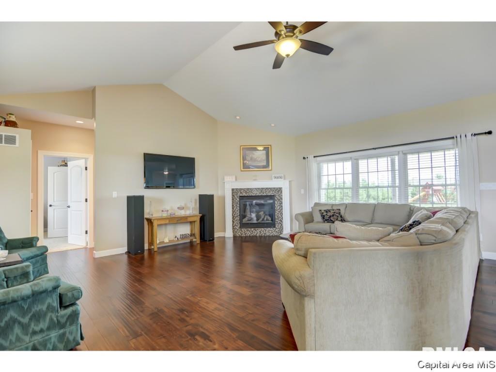 985 Fraase Road New Berlin, IL 62670 - Photo 3 of 30 Gallery Image 3
