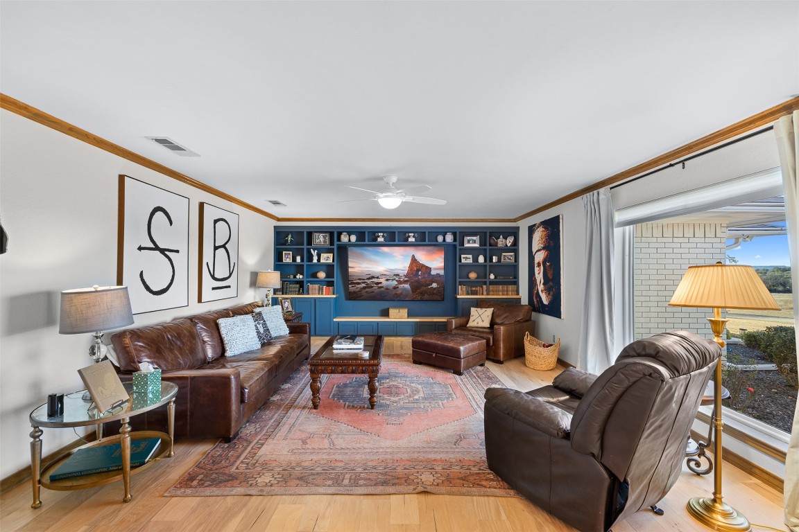 197 Live Oak Cemetery Road Killeen, TX 76542 - Photo 16 of 36 a living room with furniture and a large window