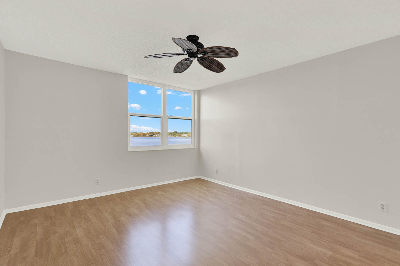 1950 Southwest Palm City Road, Unit 13301 Stuart, FL 34994 - Photo 23 of 51 13-301_Circle_Bay-22