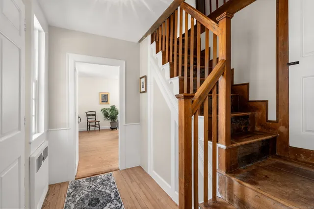 a view of an entryway with workspace