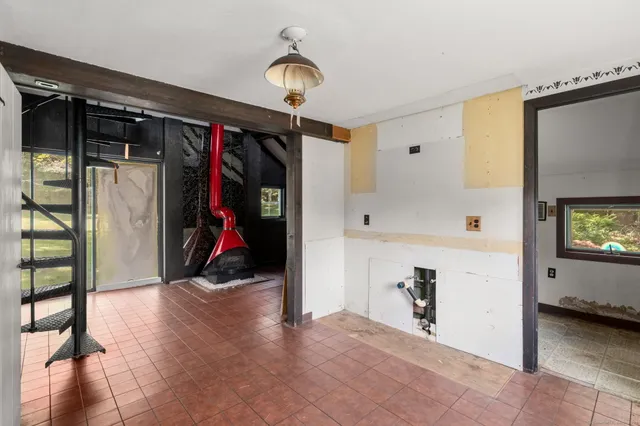 a view of a storage & utility room