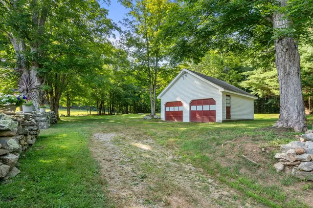 a view of a house with backyard