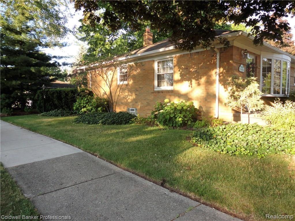 1796 East Maple Road Birmingham, MI 48009 - Photo 27 of 27 DSC03986 (15).JPG