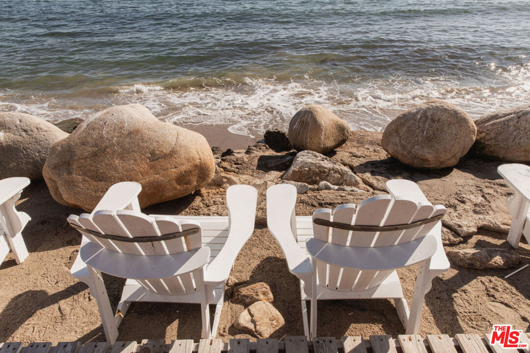 43 Paradise Cove Road Malibu, CA 90265 - Photo 14 of 21 a picture of table and chairs