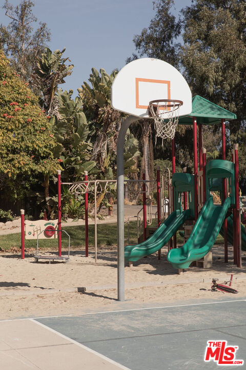 43 Paradise Cove Road Malibu, CA 90265 - Photo 18 of 21 a view of a volley ball court