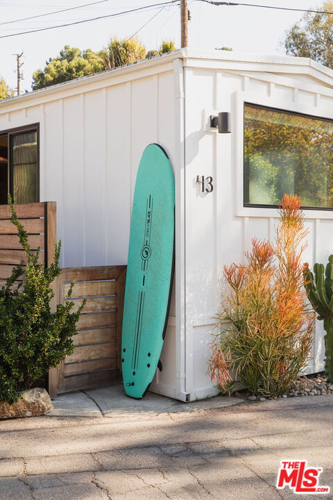 43 Paradise Cove Road Malibu, CA 90265 - Photo 2 of 21 a view of a bird bath room