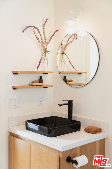 43 Paradise Cove Road Malibu, CA 90265 - Photo 5 of 21 a bathroom with a sink a mirror and vanity