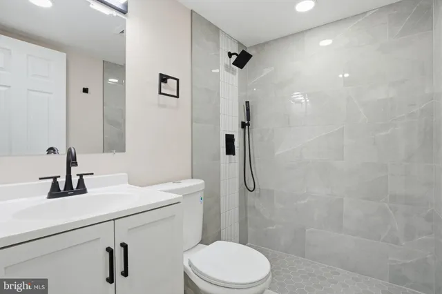 $499,900 | 513 Smithfield Avenue, Philadelphia, PA 19116