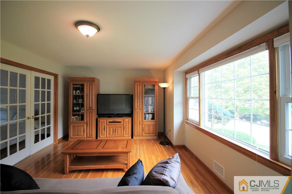 37 Buck Road East Brunswick, NJ 08816 - Photo 5 of 25 Gallery Image 5