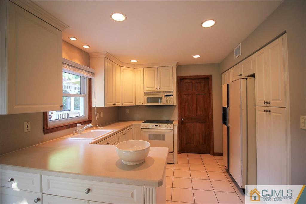 37 Buck Road East Brunswick, NJ 08816 - Photo 9 of 25 Gallery Image 9