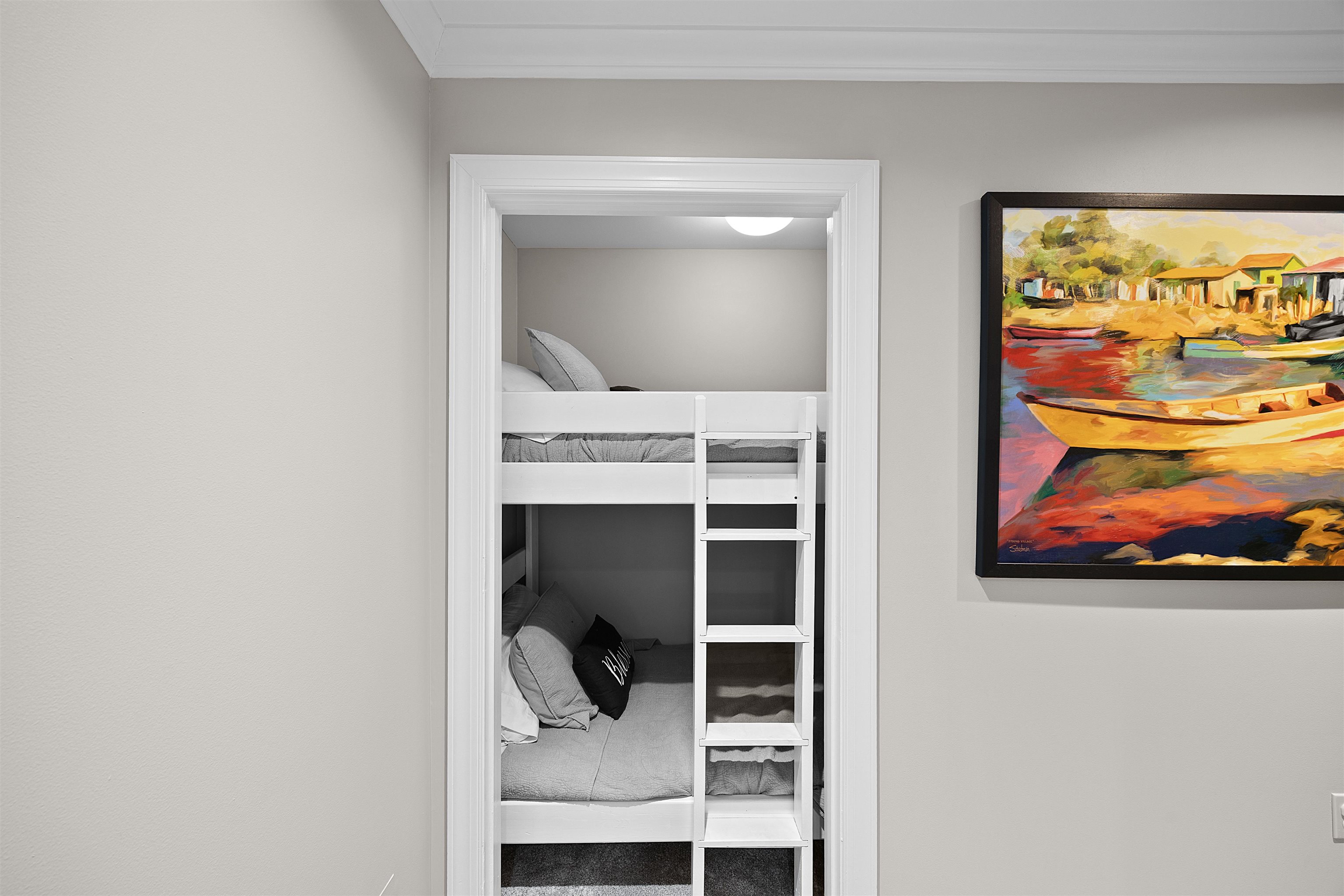 25 Cr 380 Road, Unit P 204 Iuka, MS 38852 - Photo 17 of 19 Bedroom with crown molding