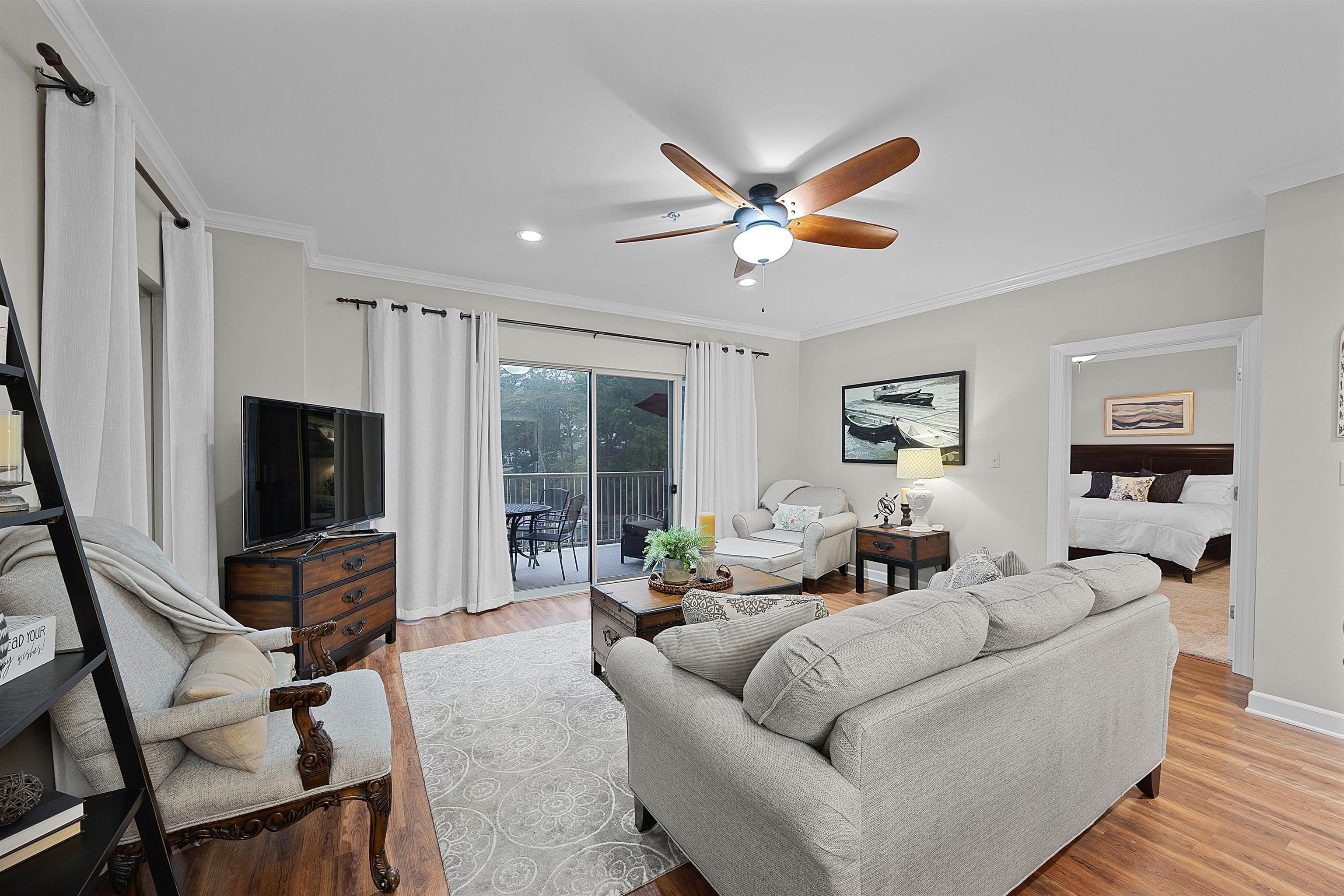 25 Cr 380 Road, Unit P 204 Iuka, MS 38852 - Photo 3 of 19 Living area featuring a ceiling fan, light wood-style flooring, recessed lighting, and crown molding