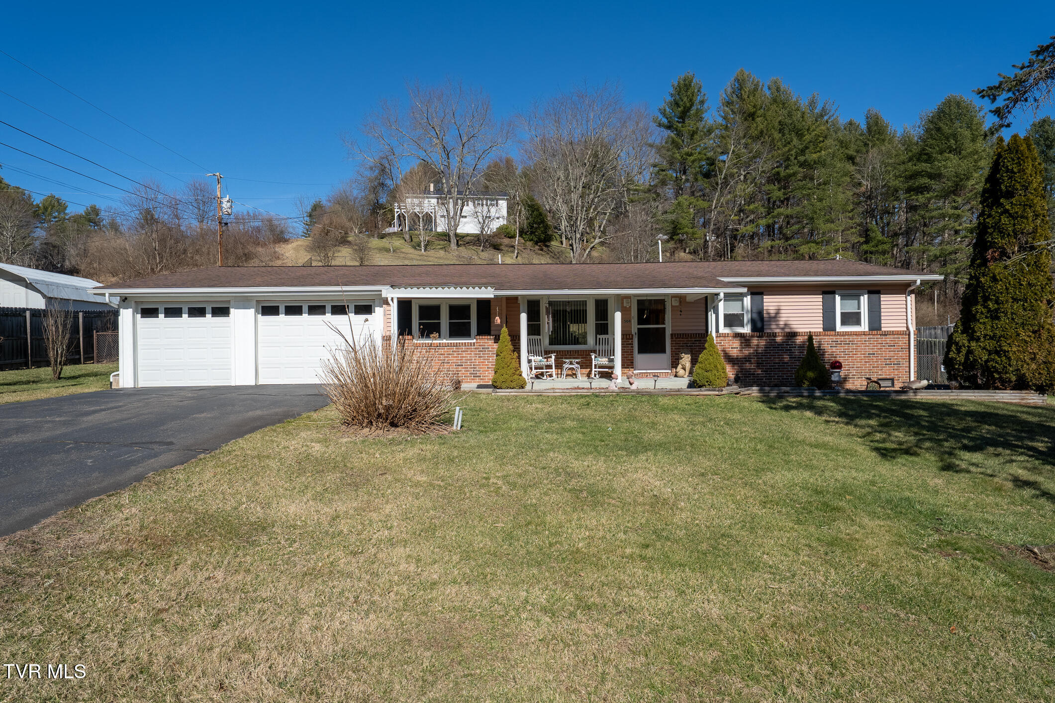 508 Hospital Road Mountain City, TN 37683 - Photo 2 of 75 508 Hospital Road (24 of 77)