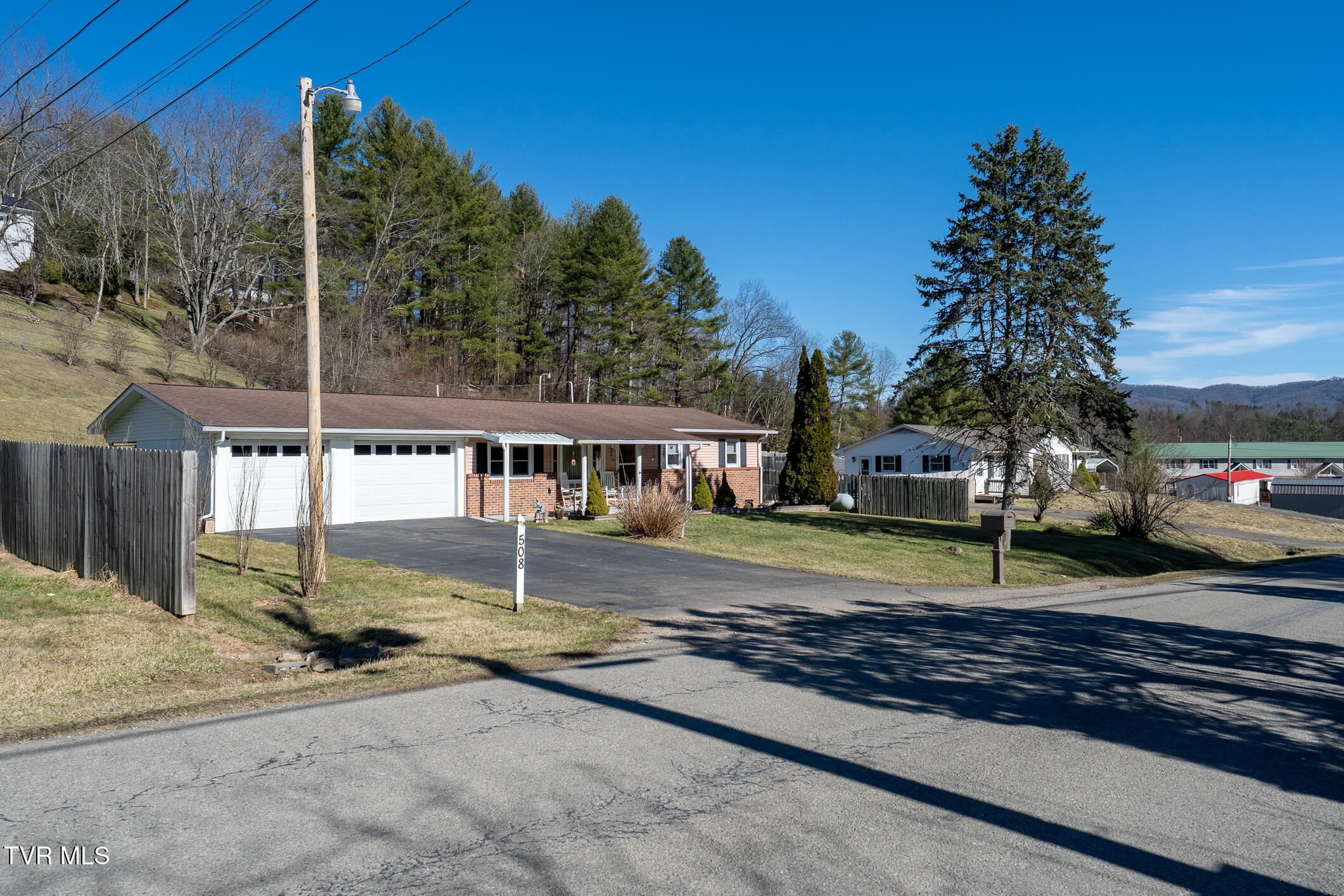 508 Hospital Road Mountain City, TN 37683 - Photo 6 of 75 508 Hospital Road (22 of 77)