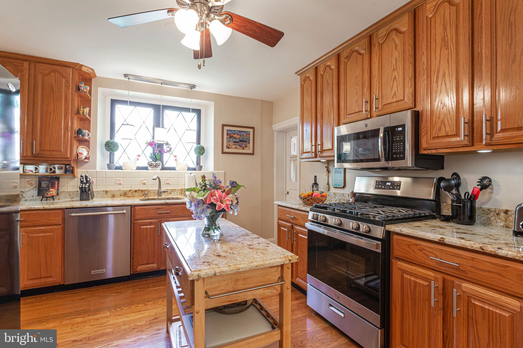 7052 Greenhill Road Philadelphia, PA 19151 - Photo 17 of 48 Kitchen