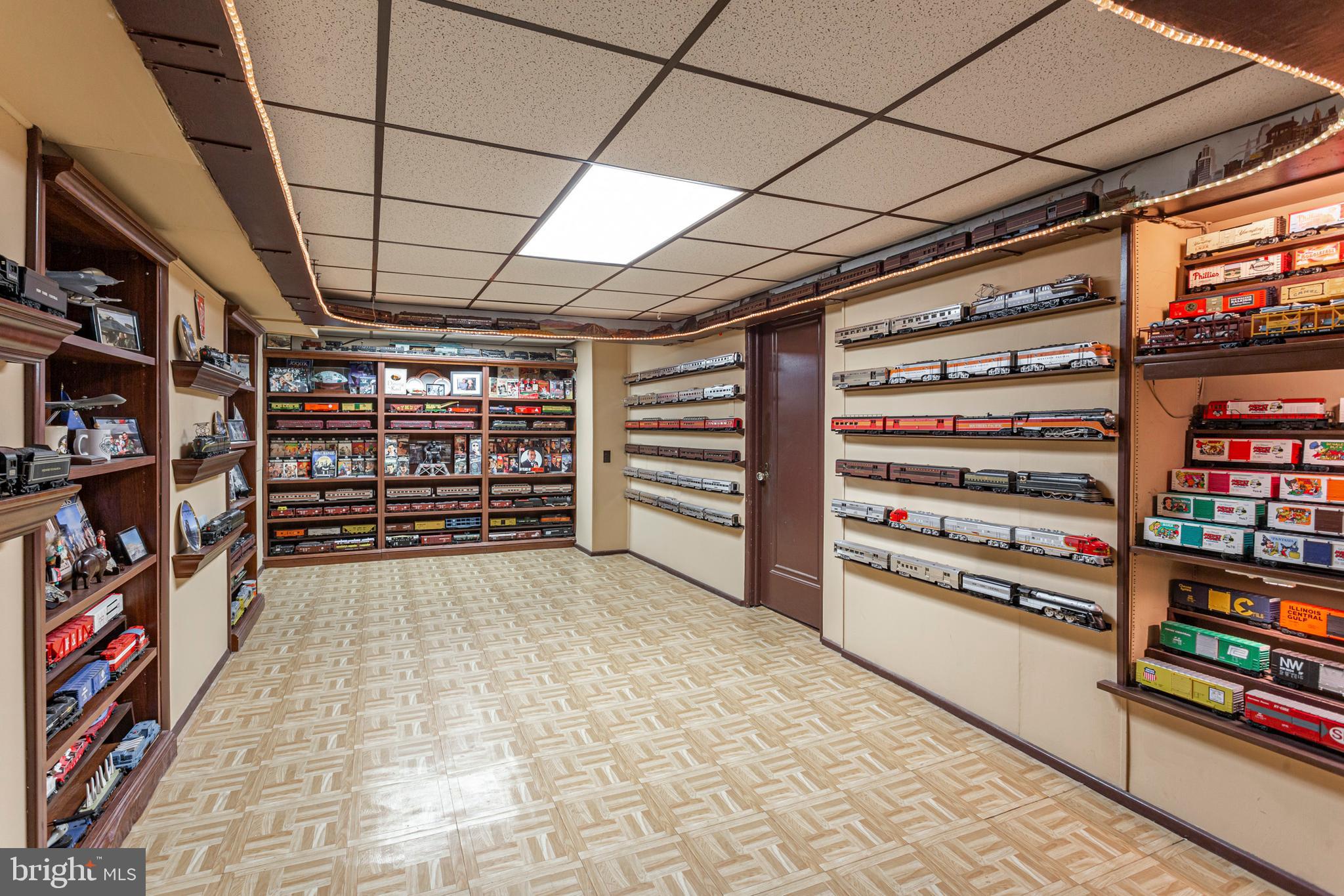 7052 Greenhill Road Philadelphia, PA 19151 - Photo 30 of 48 Finished Lower Level Hobby Room