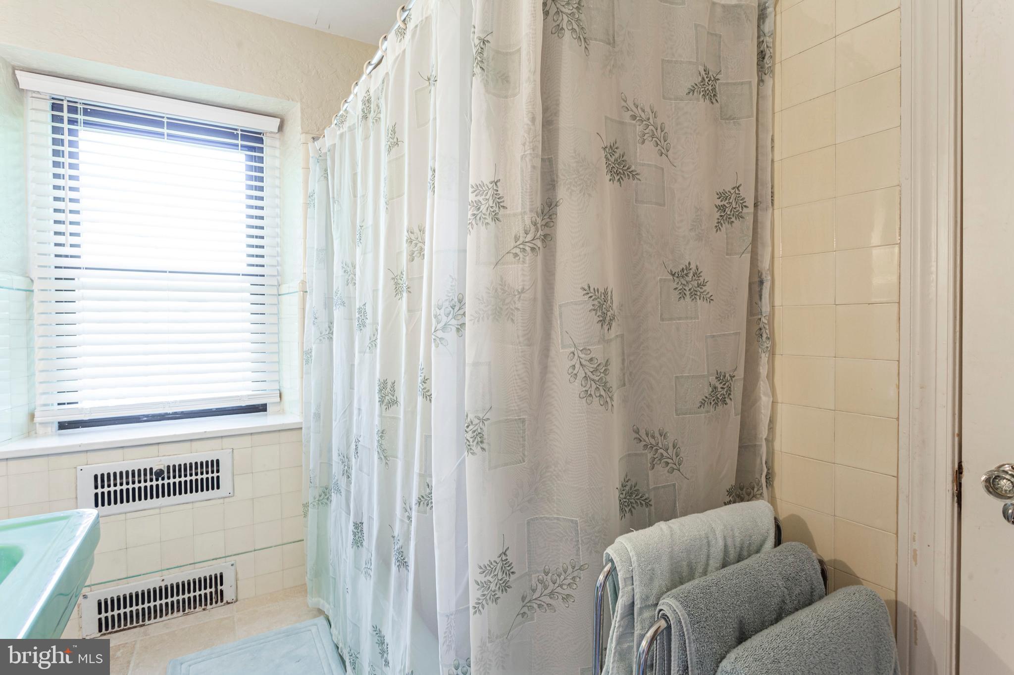 7052 Greenhill Road Philadelphia, PA 19151 - Photo 41 of 48 Hall Bath