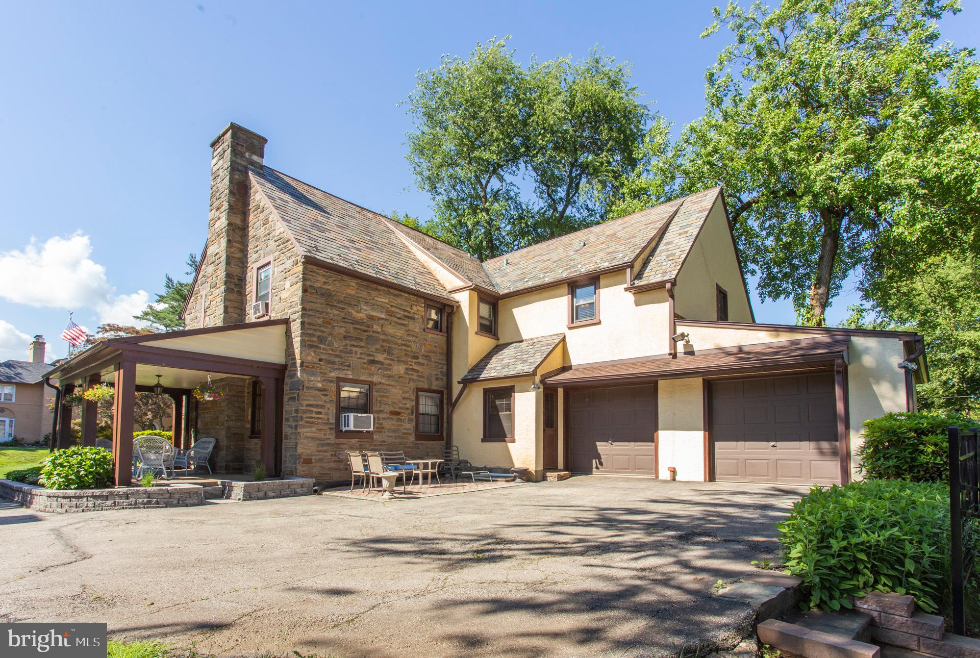 Off Street Parking & 2 Car Garage