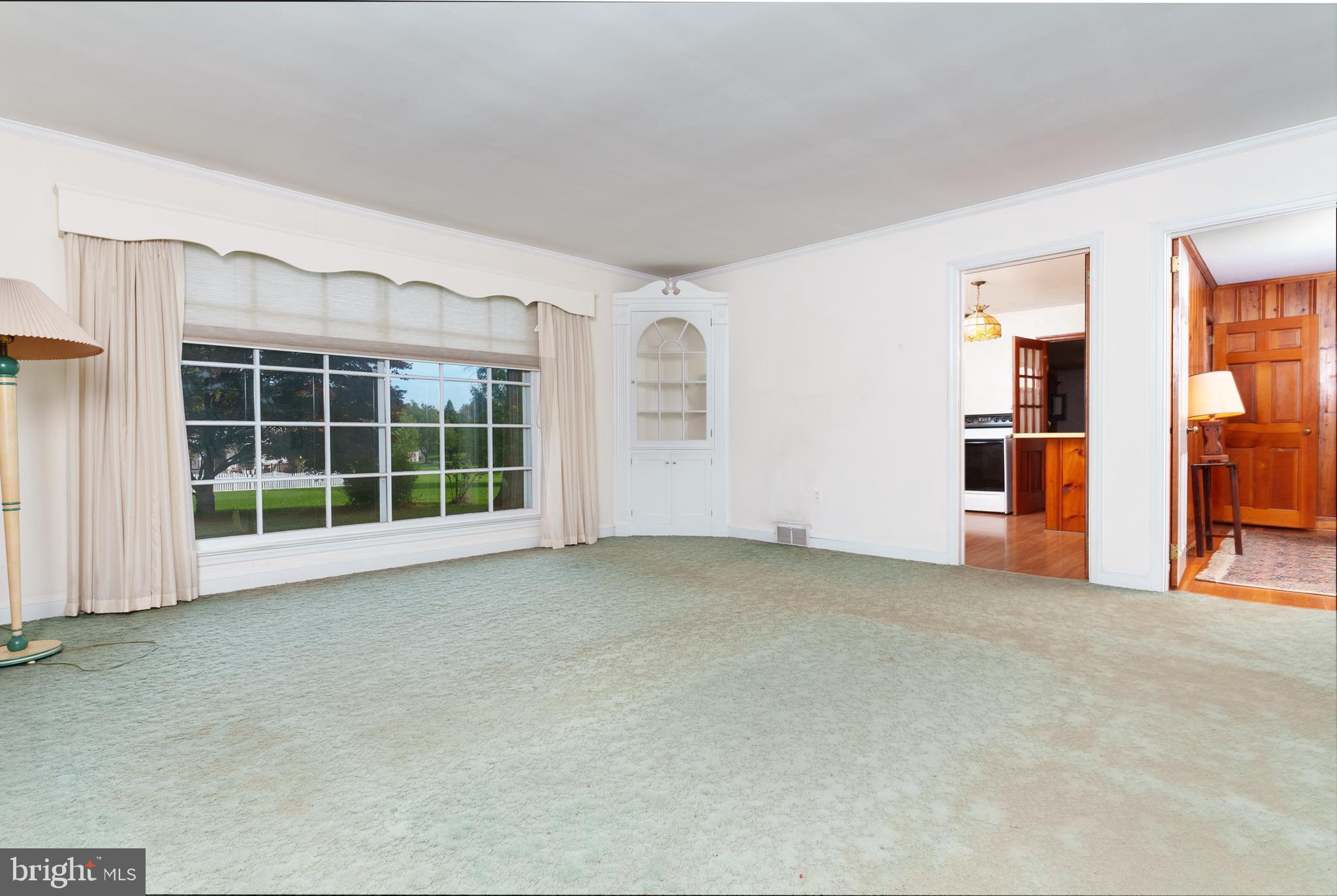 645 Doe Run Road Coatesville, PA 19320 - Photo 5 of 20 Living Room