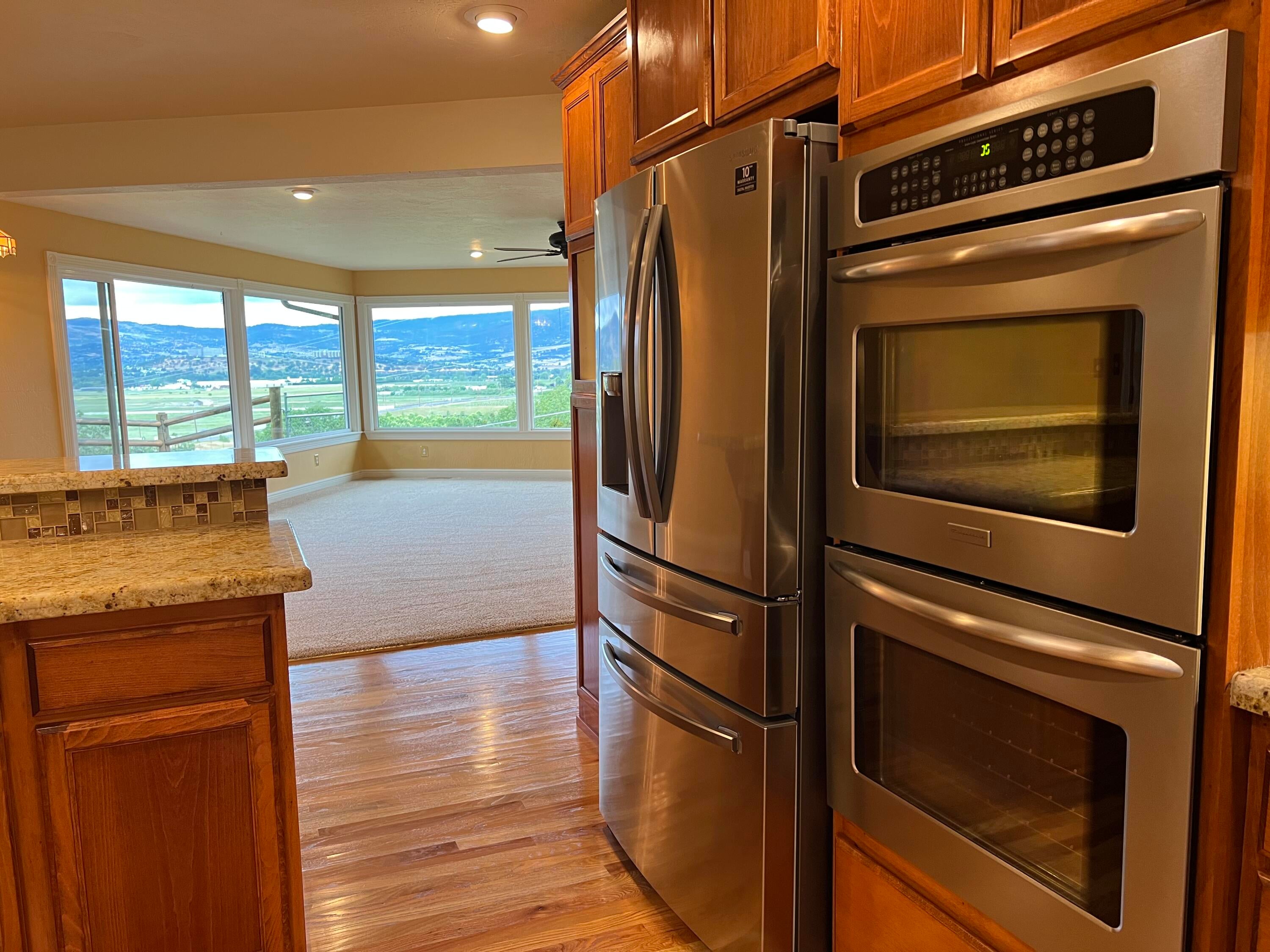669 South Stage Road Medford, OR 97501 - Photo 16 of 44 Kitchen View