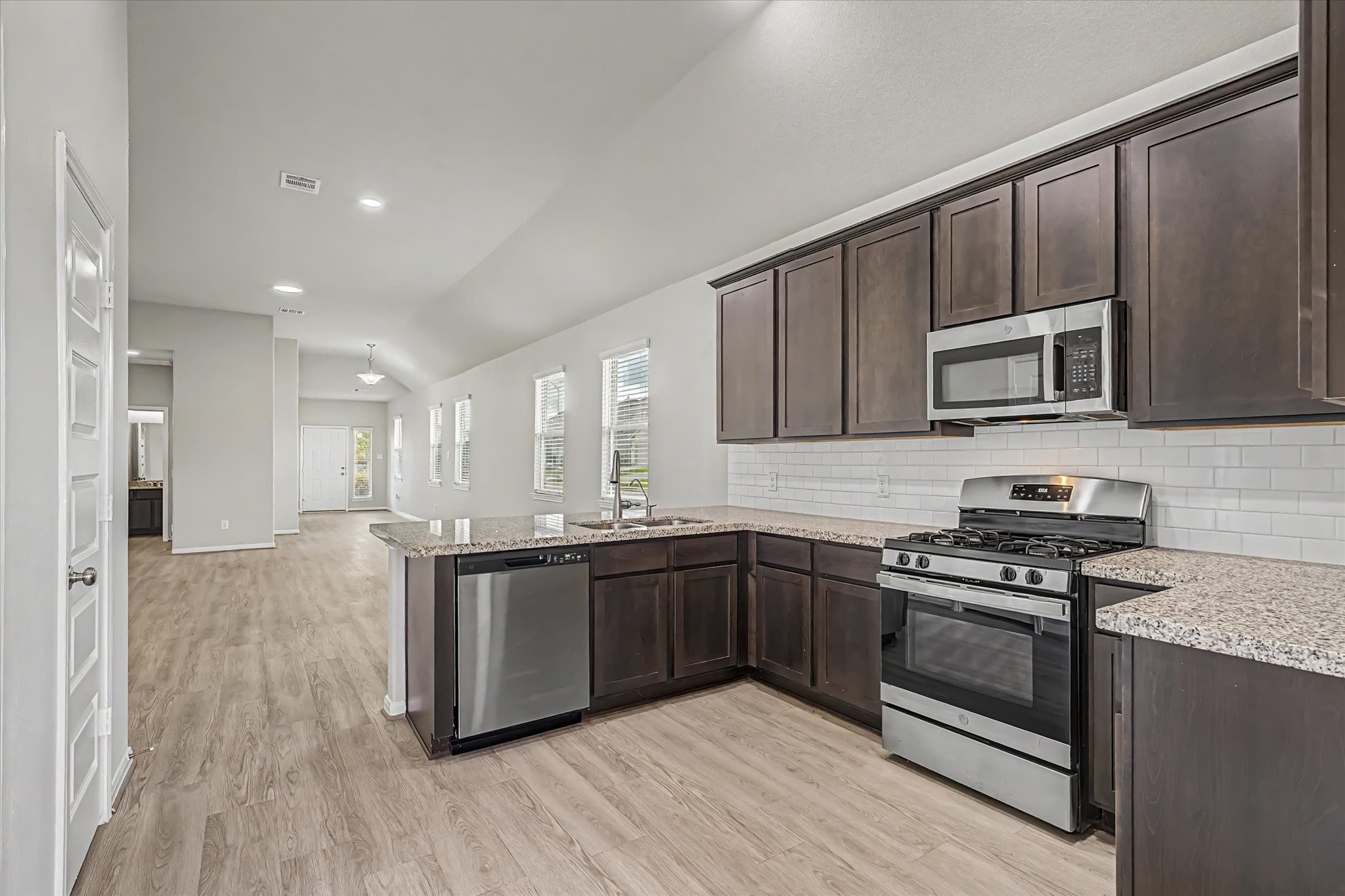 10434 Rochester Hls Lane Tomball, TX 77375 - Photo 14 of 46