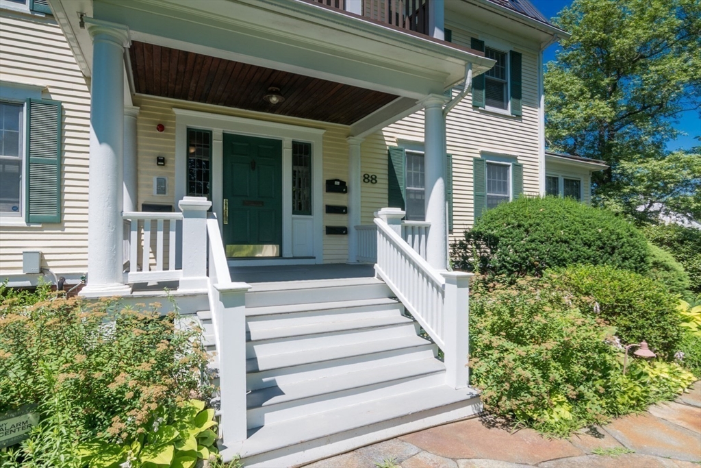 88 Round Hill Road, Unit 2 Northampton, MA 01060 - Photo 5 of 38