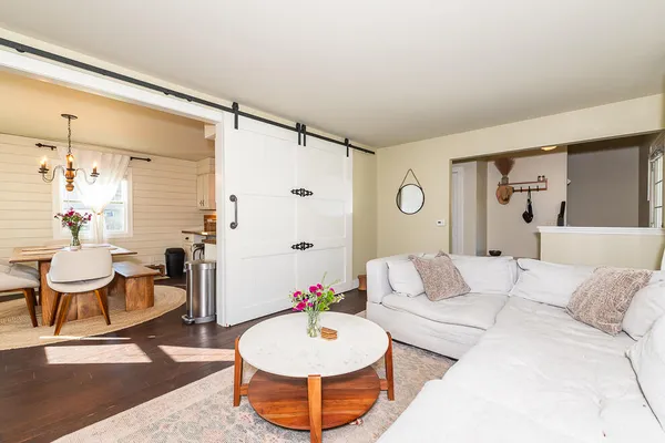 $375,000 | 2223 Surry, Schoolcraft, MI 49087