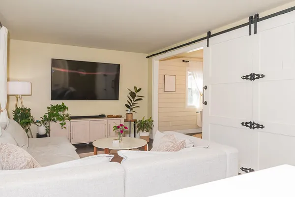 $375,000 | 2223 Surry, Schoolcraft, MI 49087