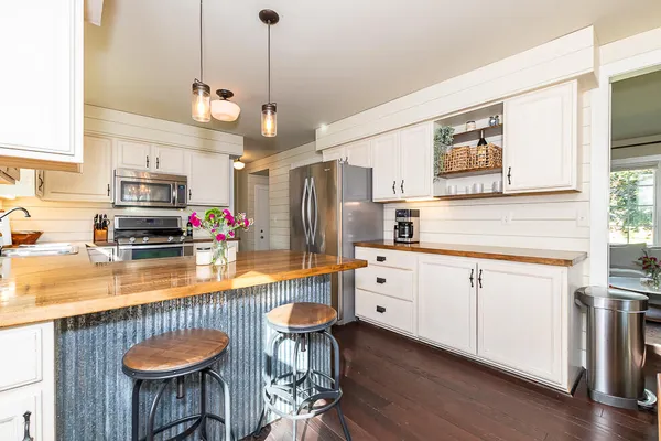 $375,000 | 2223 Surry, Schoolcraft, MI 49087