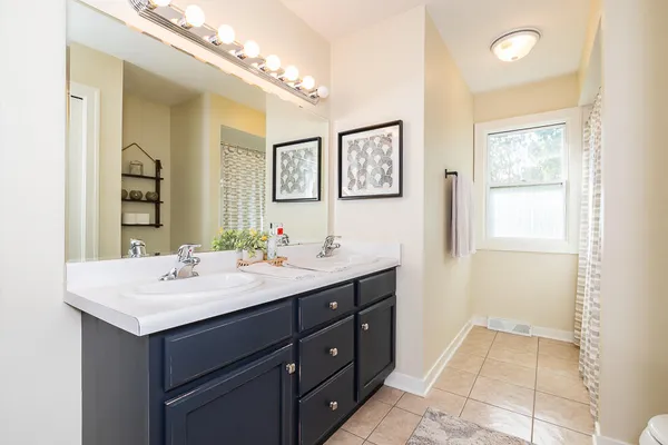 $375,000 | 2223 Surry, Schoolcraft, MI 49087