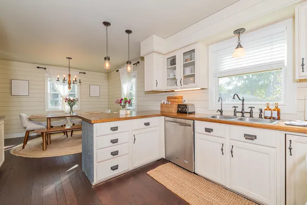 $375,000 | 2223 Surry, Schoolcraft, MI 49087