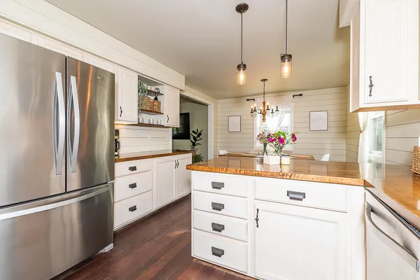 $375,000 | 2223 Surry, Schoolcraft, MI 49087