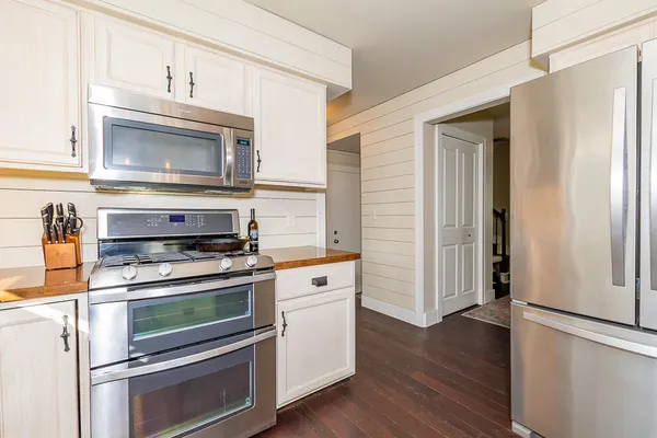 $375,000 | 2223 Surry, Schoolcraft, MI 49087