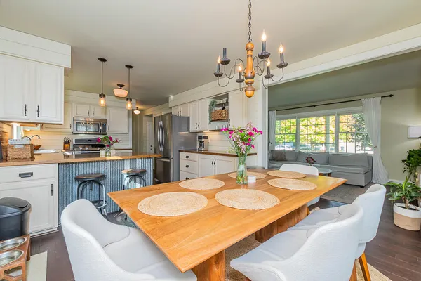 $375,000 | 2223 Surry, Schoolcraft, MI 49087