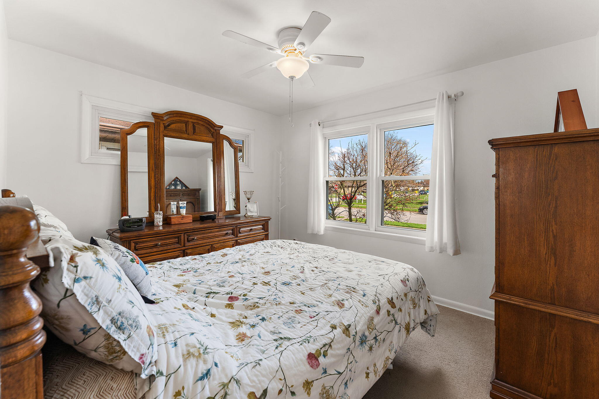 217 West 40th Place Griffith, IN 46319 - Photo 12 of 25 2048x1365