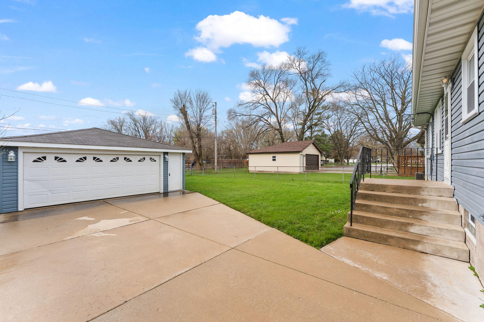 217 West 40th Place Griffith, IN 46319 - Photo 22 of 25 2048x1365