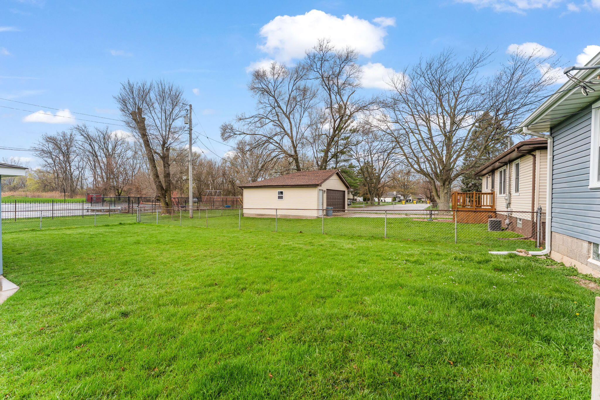 217 West 40th Place Griffith, IN 46319 - Photo 24 of 25 2048x1365